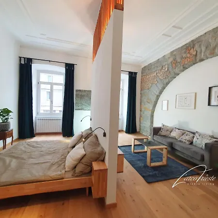 Larco Living 3 * טריאסטה